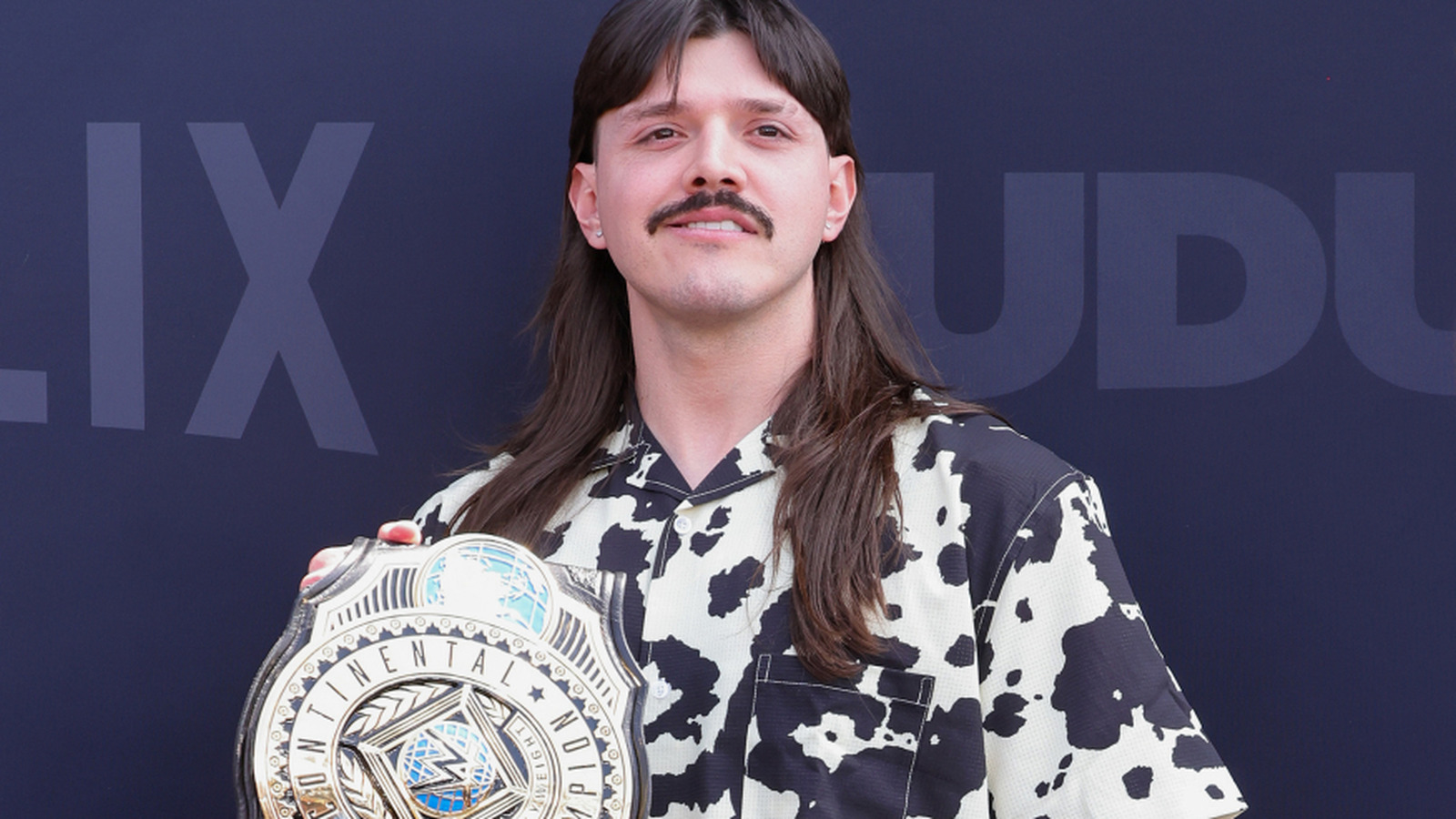 Dominik Mysterio Referencias Famosas Historia de la WWE en la publicación del Día del Padre