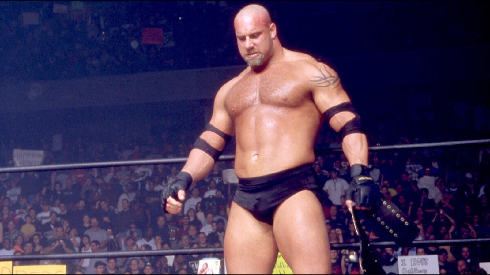 El Salón de la Fama de la WWE, Goldberg, comparte el clip WCW Celebrating in Ring with Sports & Action Stars