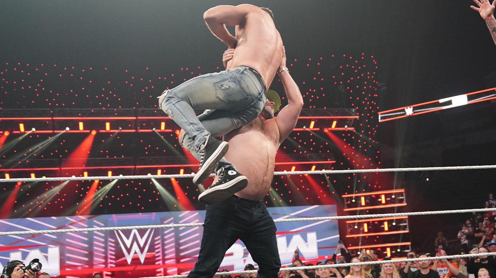 El comediante Bert Kreischer detalla cómo llegó a ser la teoría de Austin de WWE.