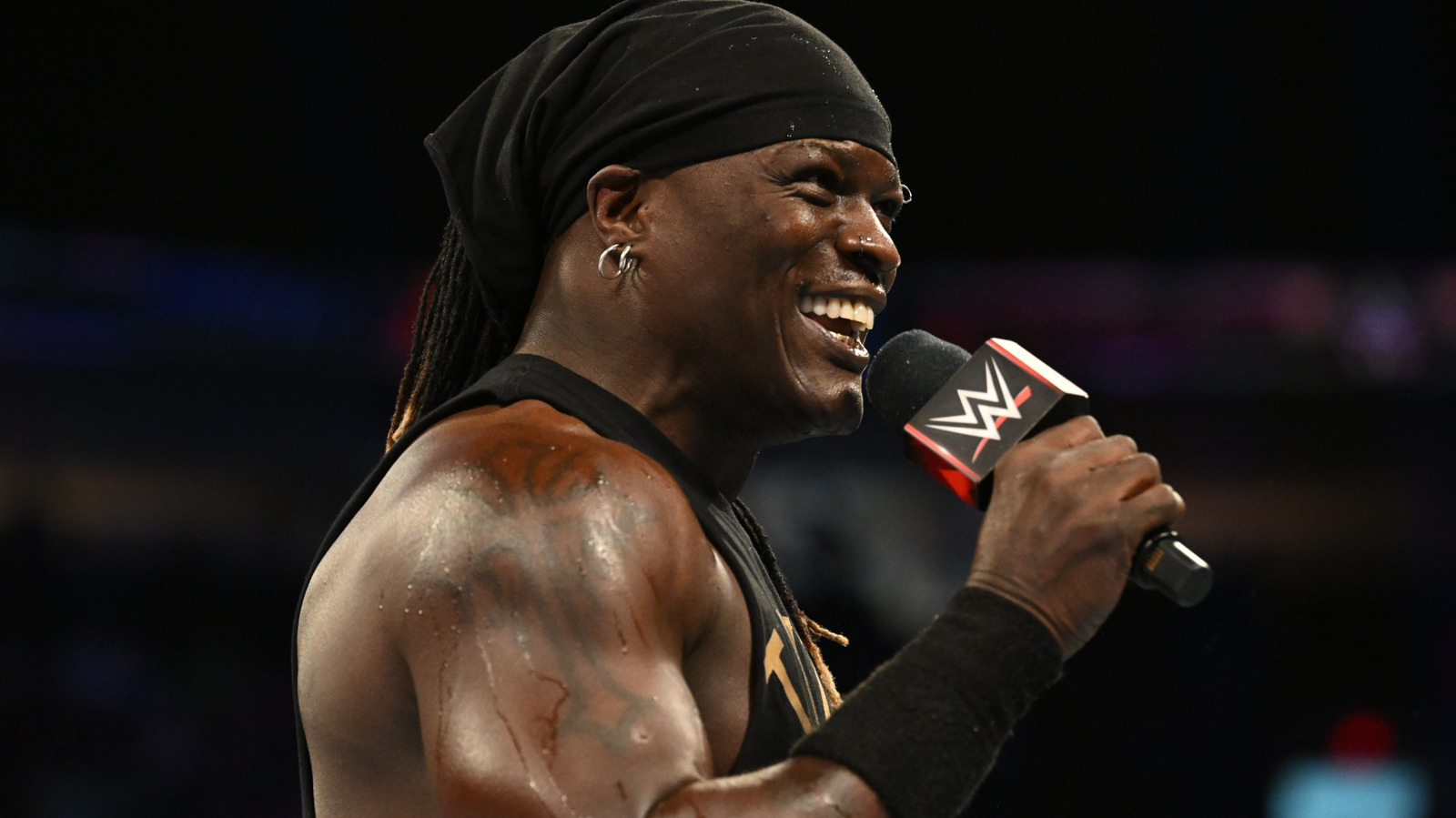 El inesperado lanzamiento de la WWE de R-Truth hace que los fanáticos se bloqueen
