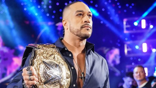 El sacerdote Damian de la WWE se vistió como un héroe de DC durante el vuelo y no todos estaban felices