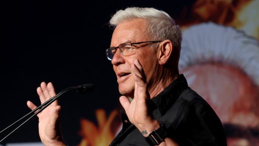 Eric Bischoff se dirige a la posición de un jefe de Tony Khan de ser una 'marca Challenger'