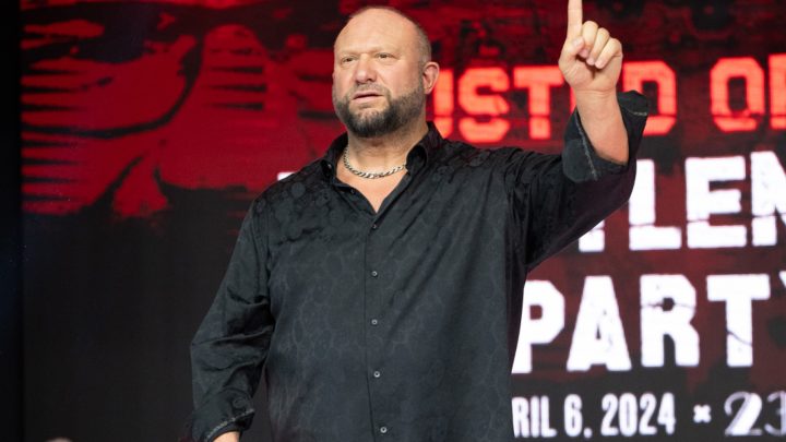 Esta estrella de la WWE está muerta en el agua sin dinero en el banco.