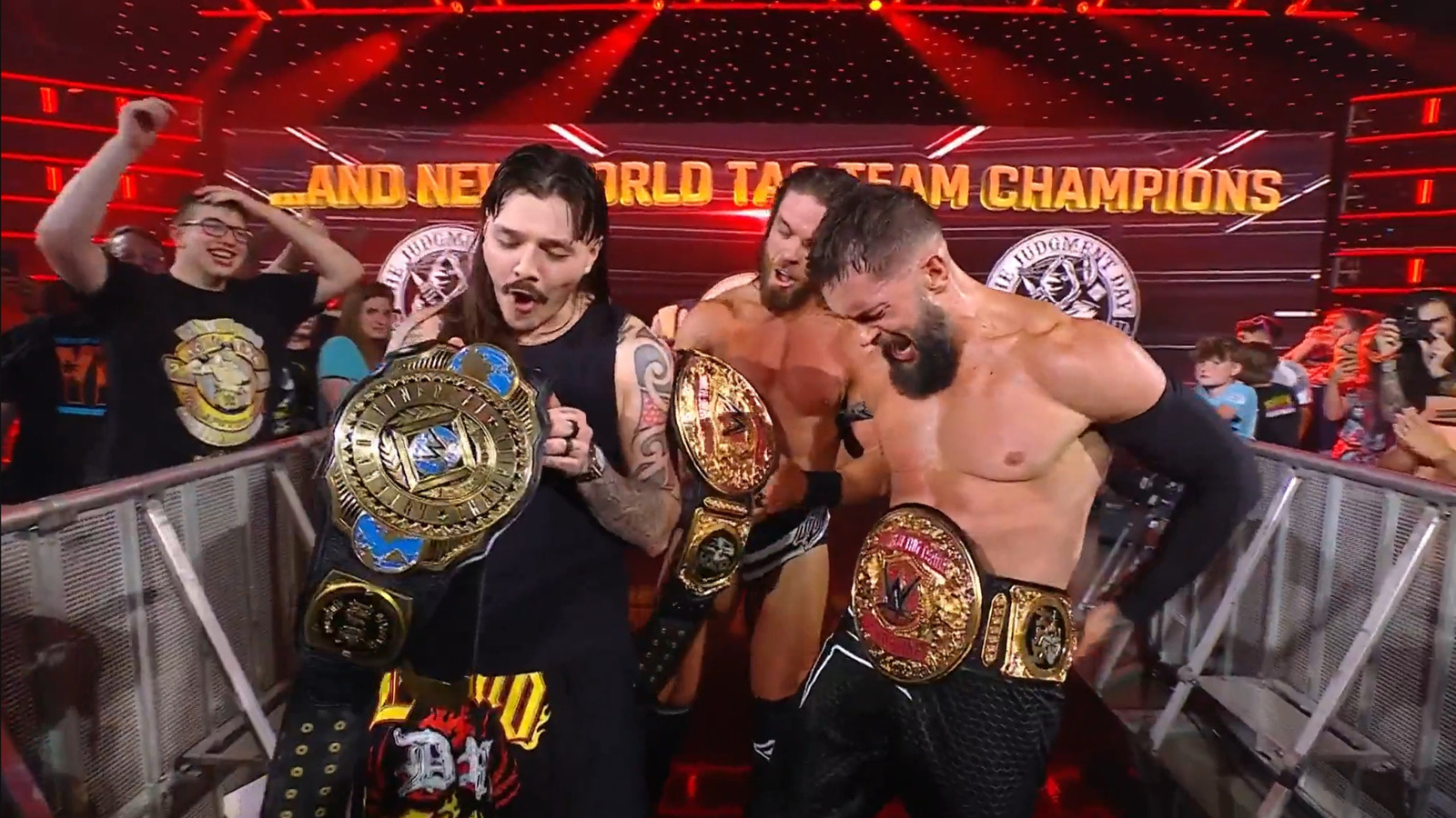 Finn Balor y JD McDonagh Beat New Day, WIN WWE World Tag Correos a una gran reacción en Raw