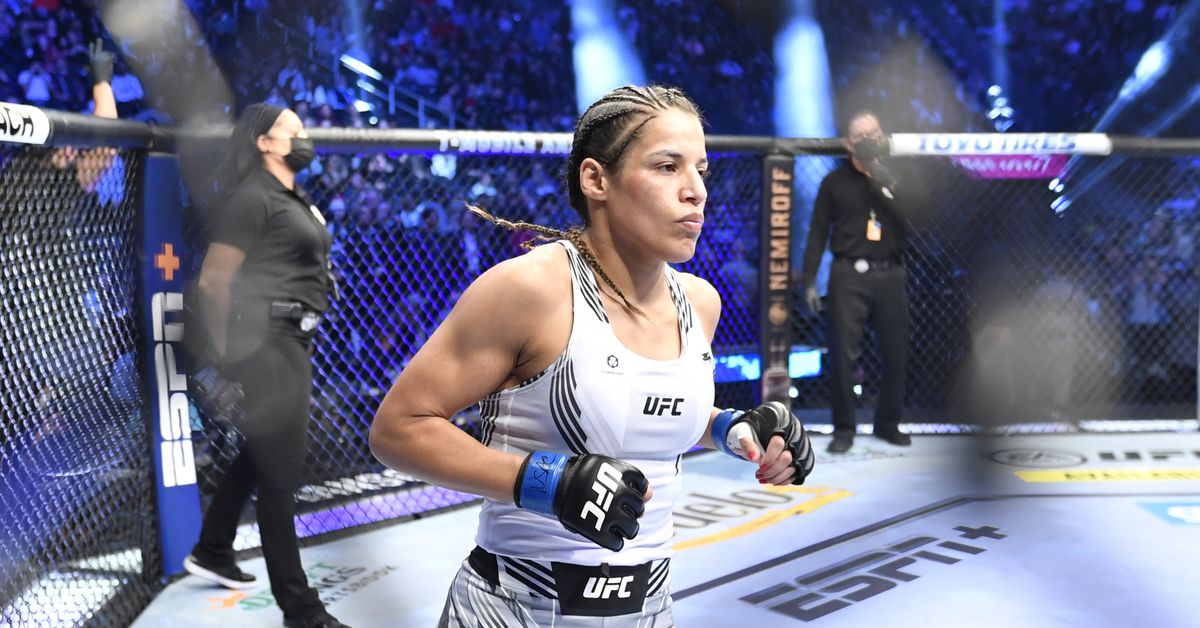 Jon Anik: 'Nasty f*cking pr*ck' Julianna Pena siendo contada nuevamente contra Kayla Harrison en UFC 316