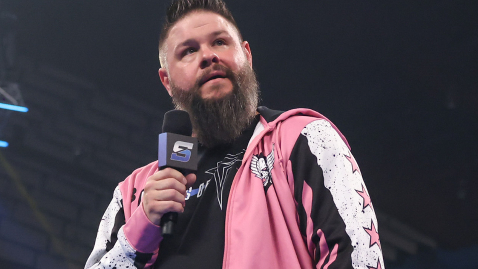 Kevin Owens llama a la mejor estrella independiente por expresar repetidamente el deseo de regresar a la WWE