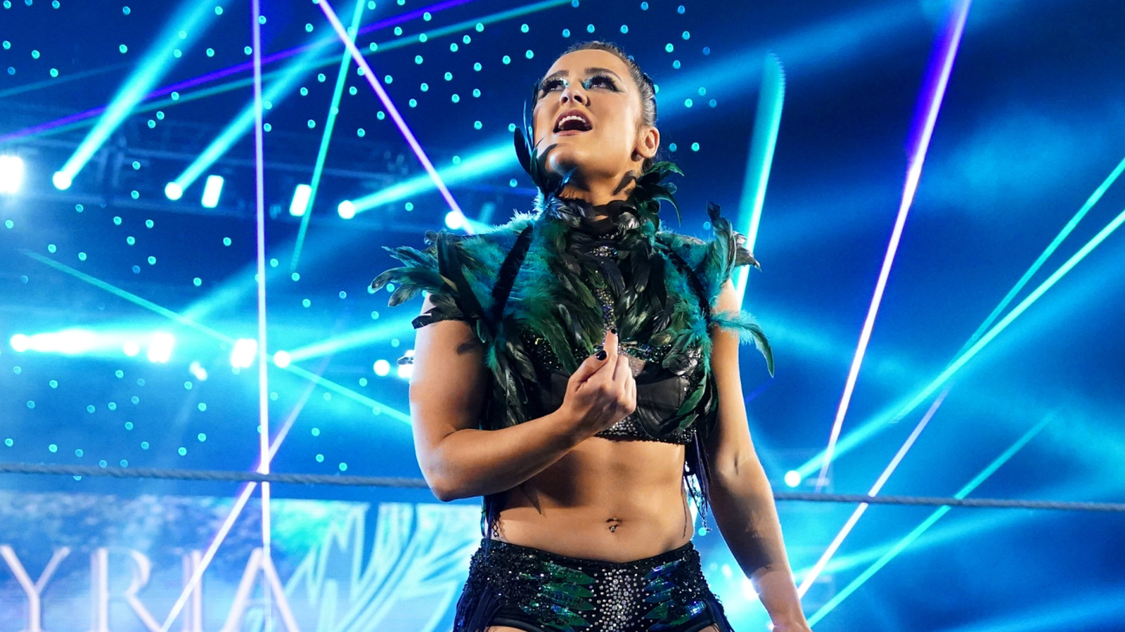 Lyra Valkyria ataca a Becky Lynch en WWE Raw Women's IC Match, causando DQ