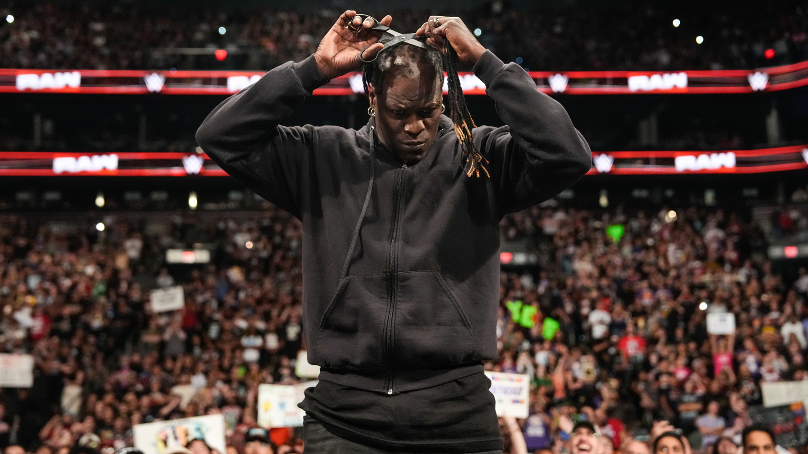 Mark Henry aborda la 'declaración pesada' de Ron Killings, también conocido como R-Truth, en WWE Raw
