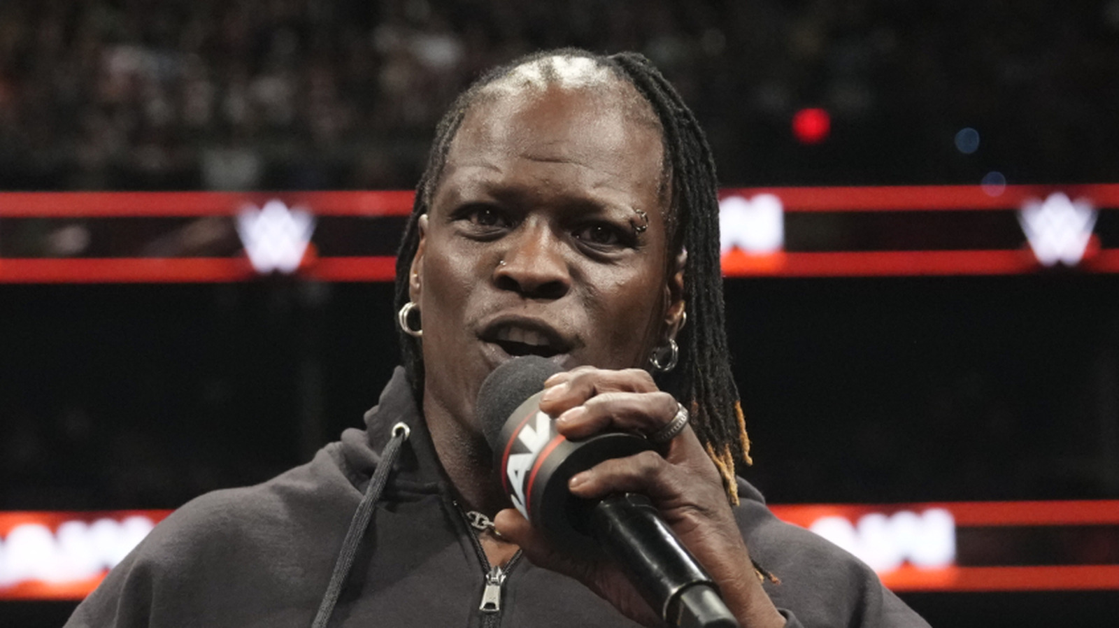 Matt Hardy elogia a WWE por hacer que la situación de R-verdad sea 'correcta'