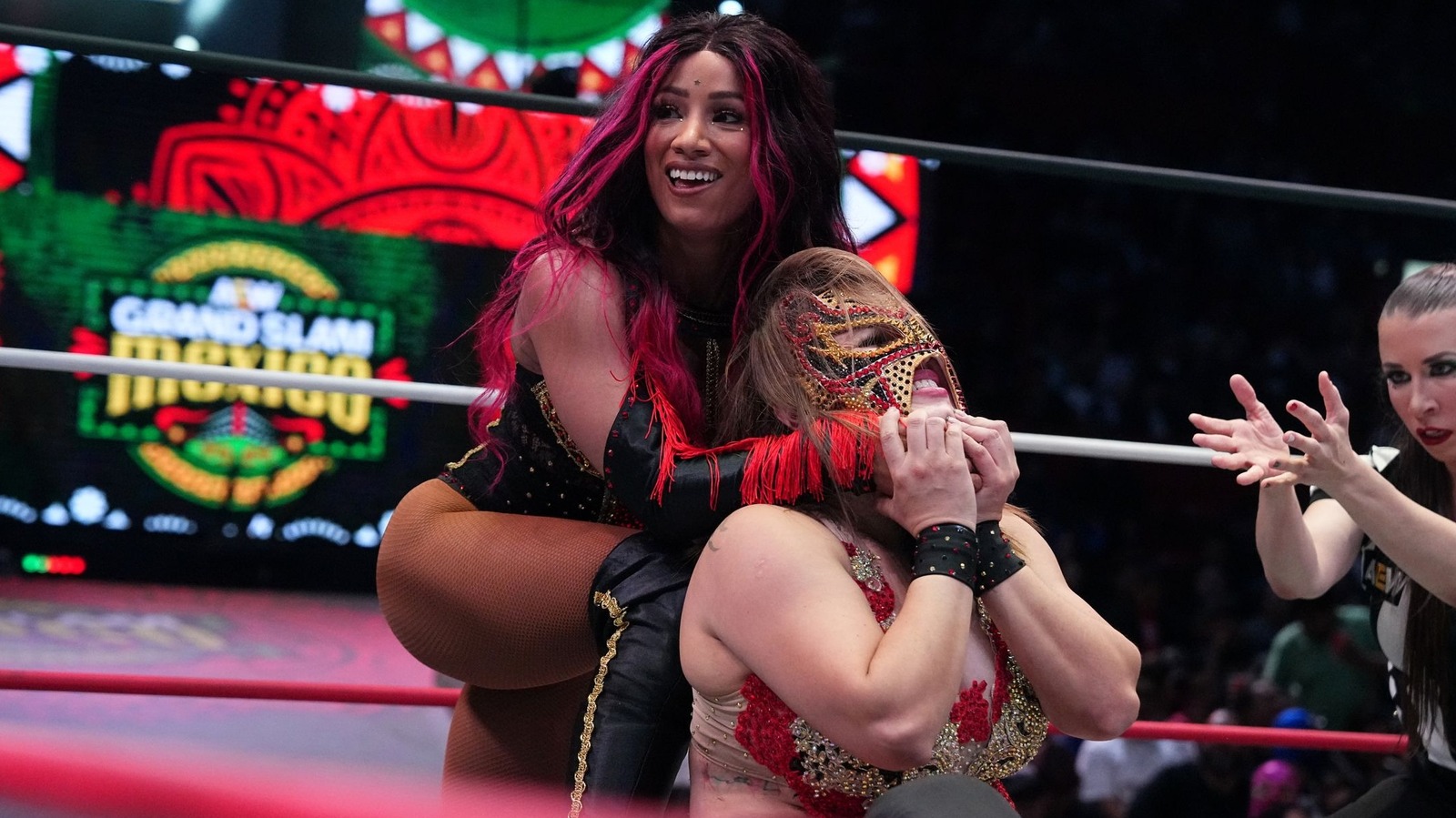 Mercedes Mone de AEW comenta sobre ser la primera mujer en luchar en cuatro arenas históricas