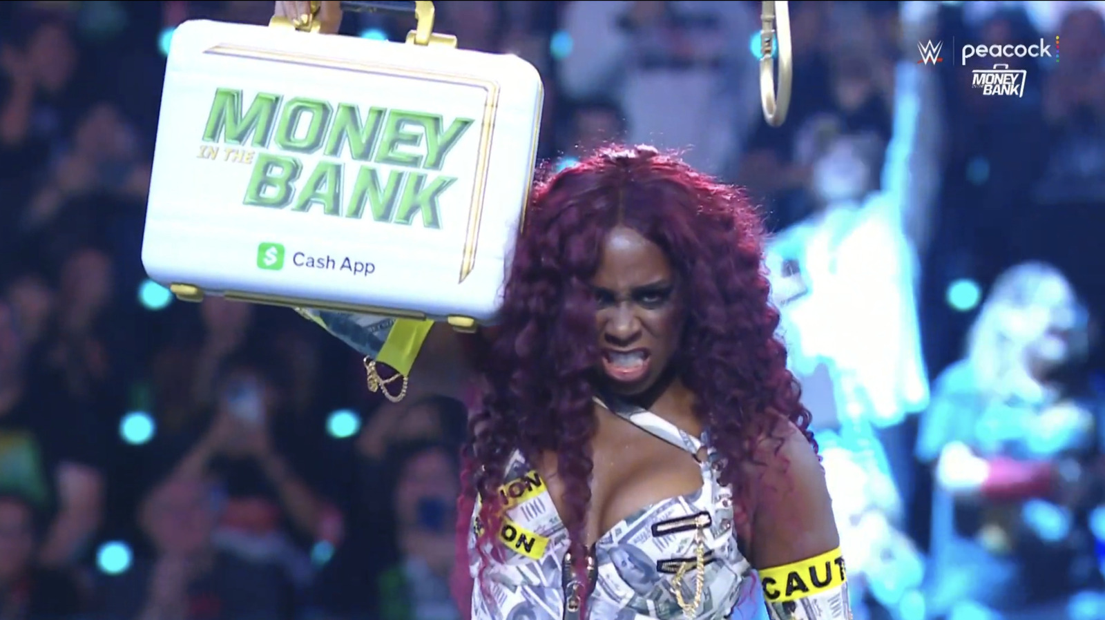 Naomi derriba el maletín, gana el partido de escalera MITB de WWE Women en Money in the Bank