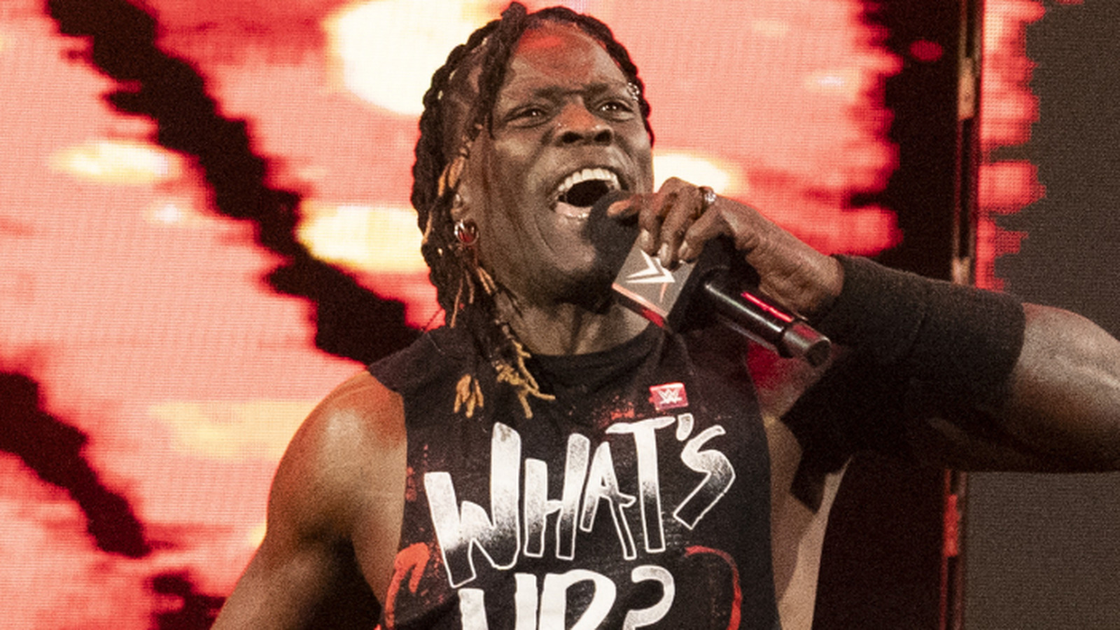 Nic Nemeth Extols's R-Truth de WWE, desempaqueta las implicaciones de que el contrato no se renueve