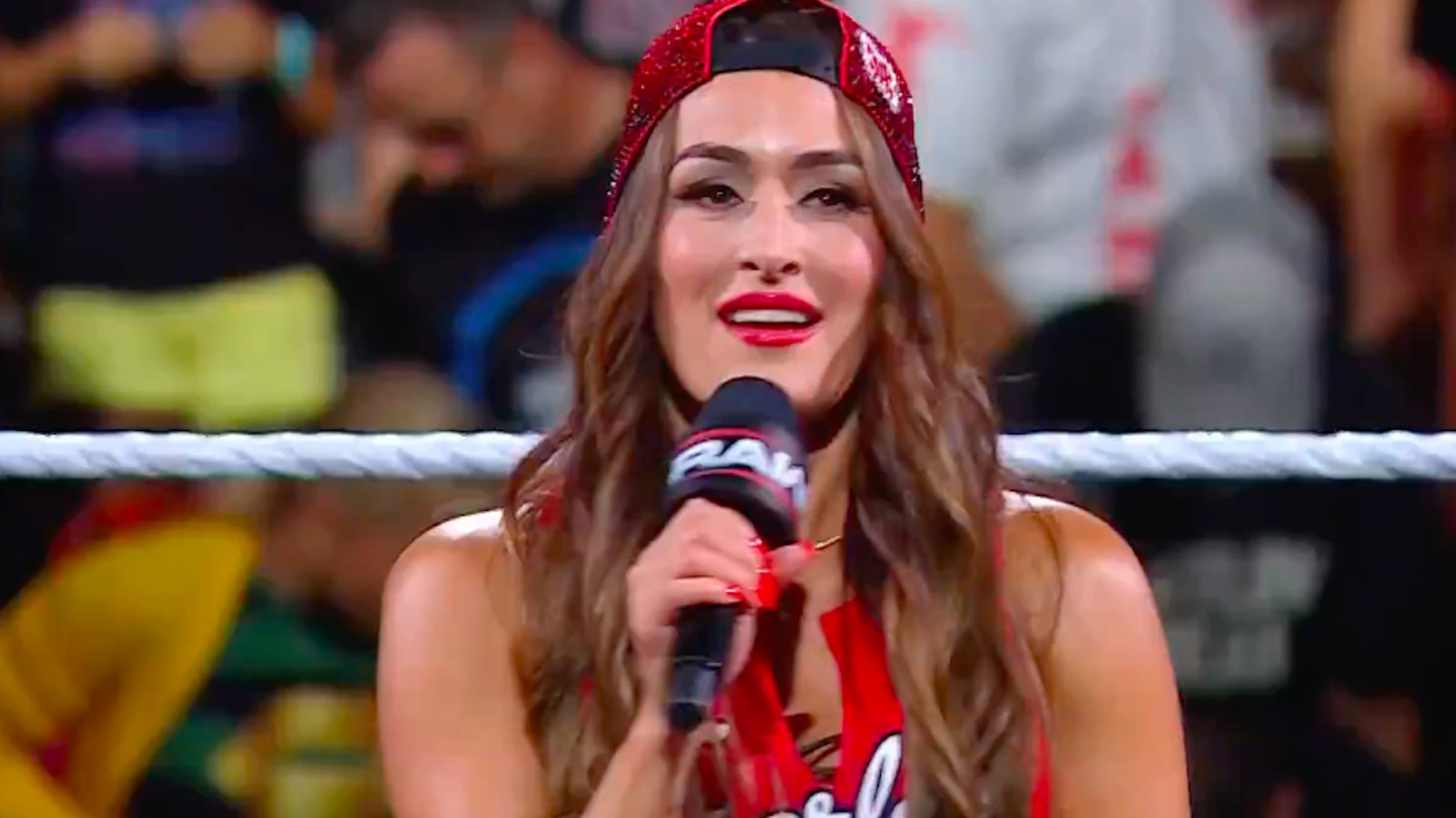 Nikki Bella regresa a la WWE Raw, Liv Morgan lo deja caer después de que Iyo Sky se burle