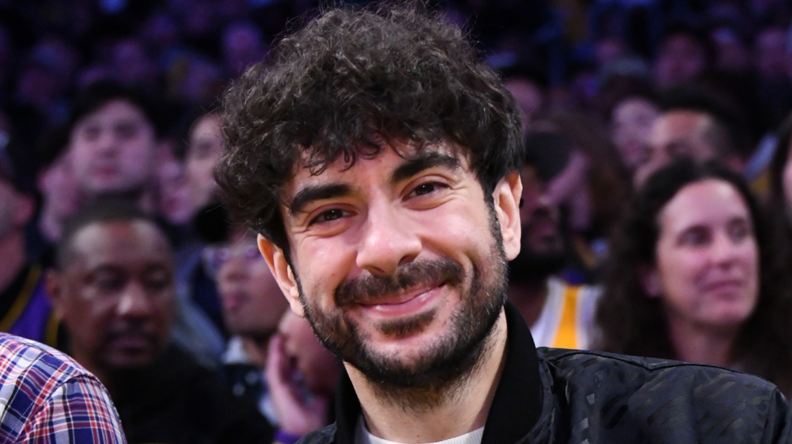 Noticias en detrás del escenario sobre por qué AEW ha estado lanzando partidos icónicos pasados ​​en YouTube