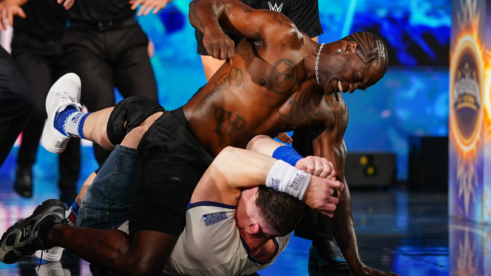 Ron Killings ataca a John Cena después de la promoción de CM Punk, lo enfrentará en WWE Smackdown