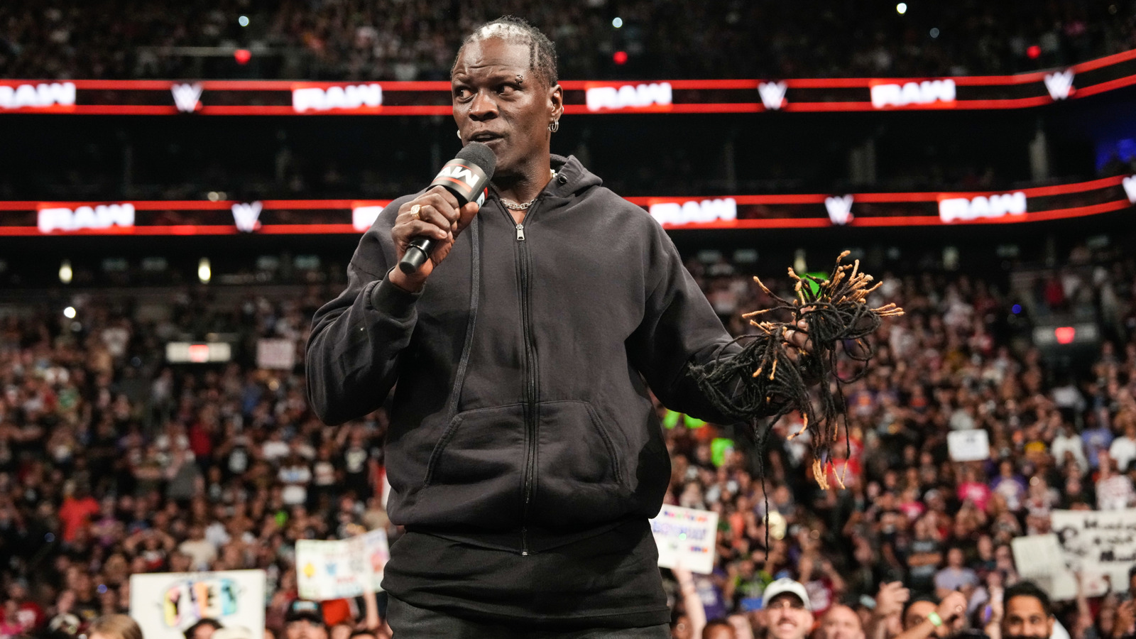 Ron Killings ataca a John Cena en WWE Smackdown después de Cody Rhodes, Randy Orton Promocho