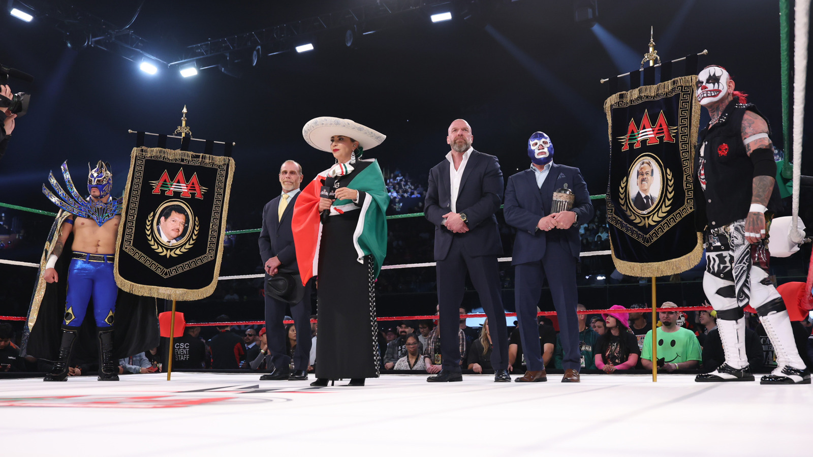 Según los informes, el ex campeón y el miembro del Salón de la Fama de la WWE, más notas de Worlds chocan