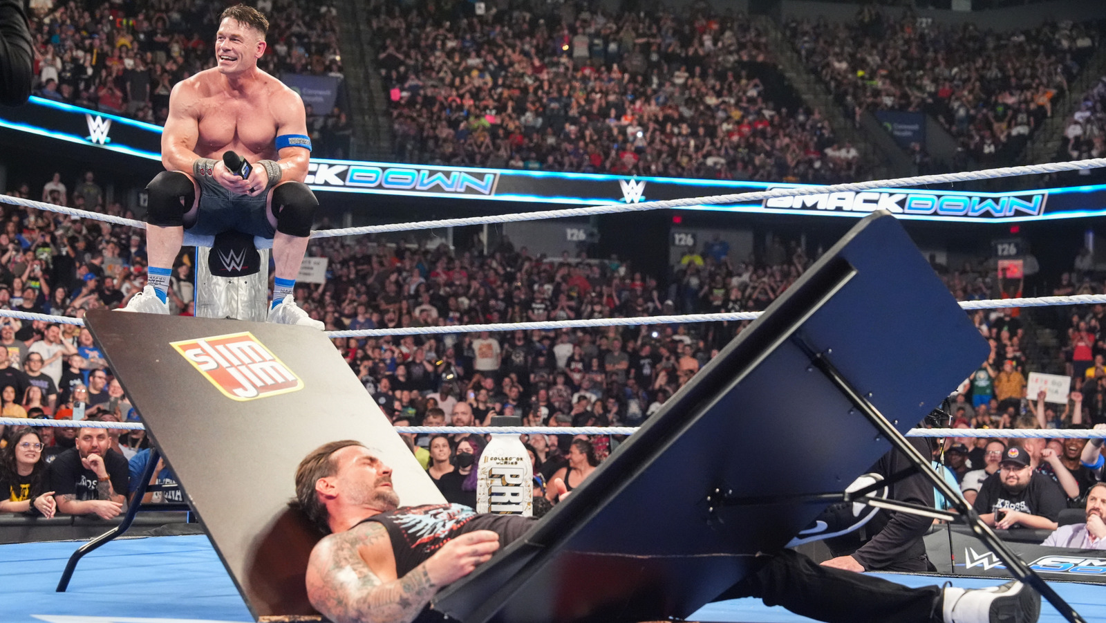 Slim Jim Table duele 'diez veces peor' que la mesa normal en WWE Smackdown