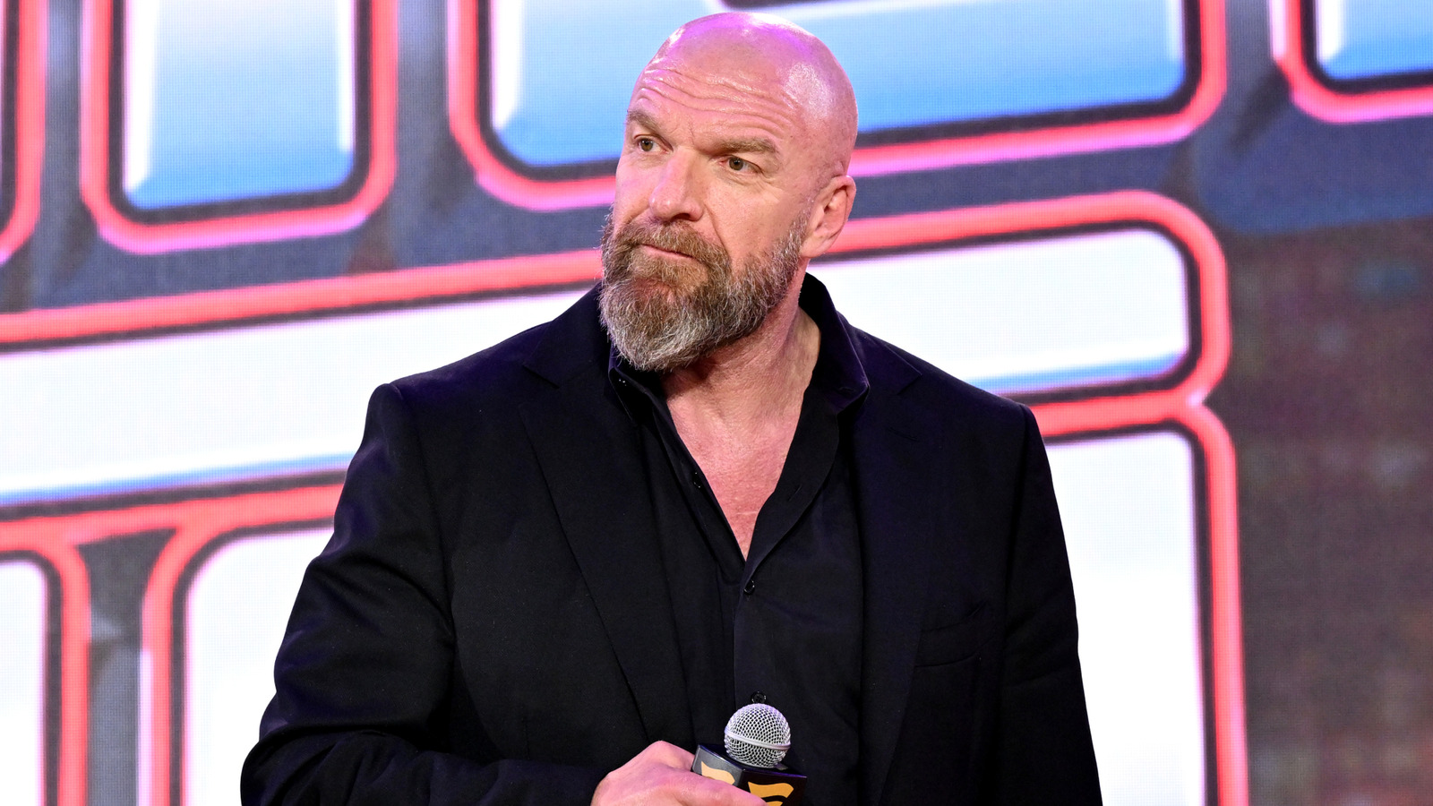 Triple H tiene una pregunta para los fanáticos de la WWE al llegar a Riad para Night of Champions