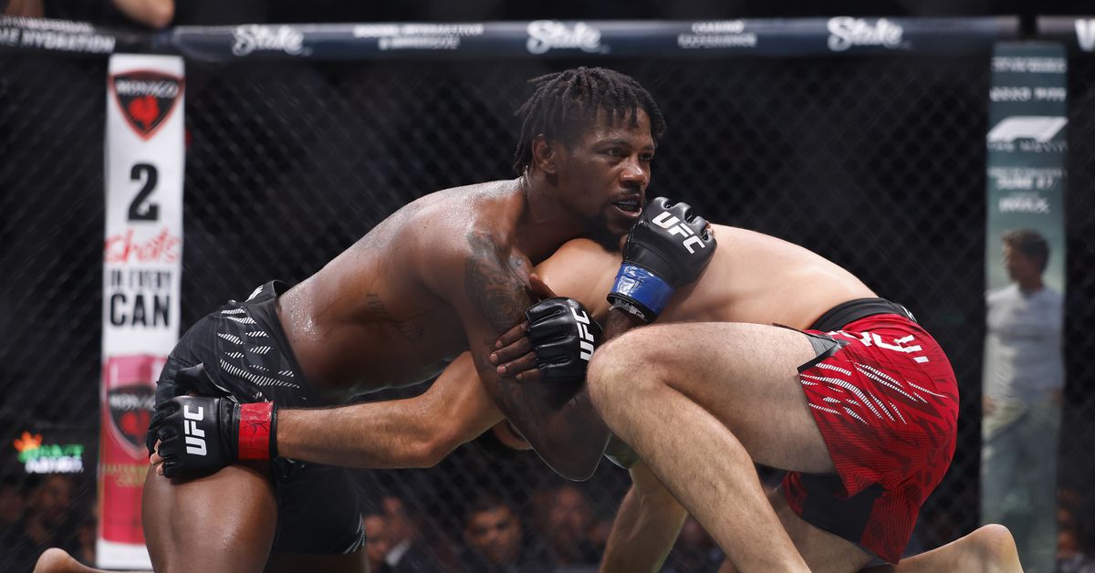 UFC 316 Video: Kevin Holland llama a Colby Covington después de tocar a Vicente Luque con Nasty D'Arce Choke