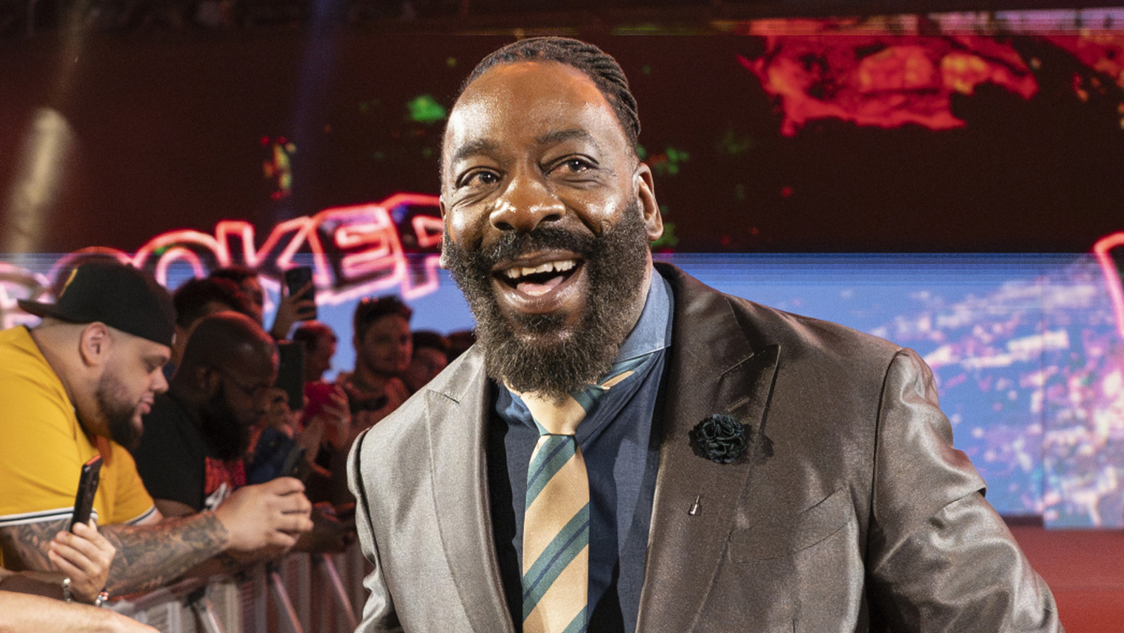 Booker T alienta a esta antigua estrella de la WWE a cambiar de curso y 'Sigue moliendo'