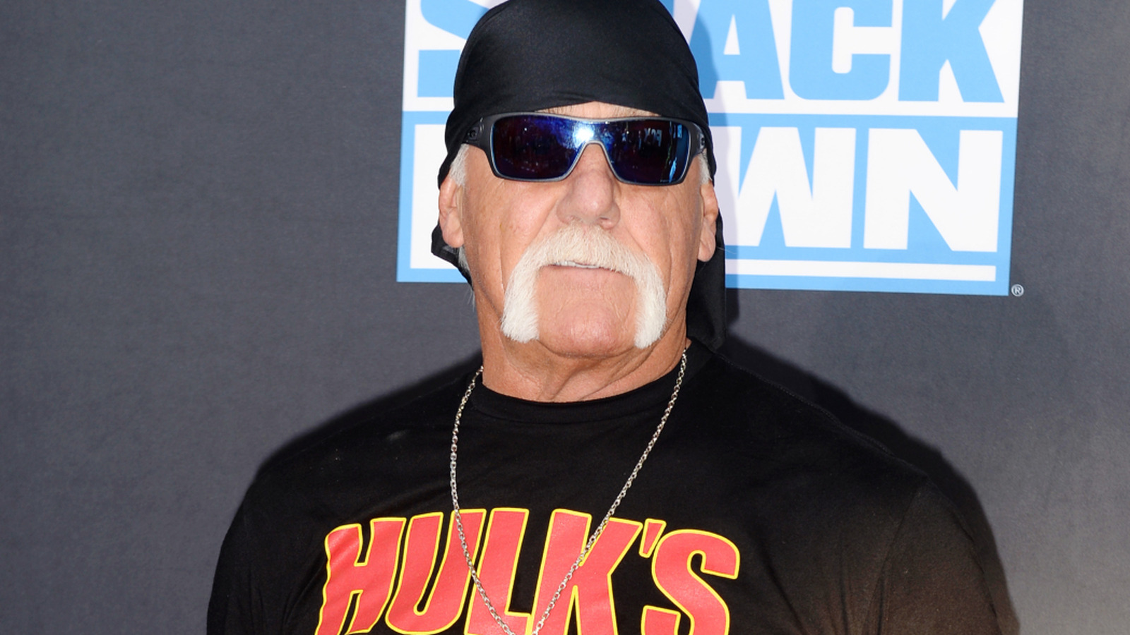 El ex árbitro de la WWE Earl Hebner mira hacia atrás a Hulk Hogan golpeando a Andre en WrestleMania 3