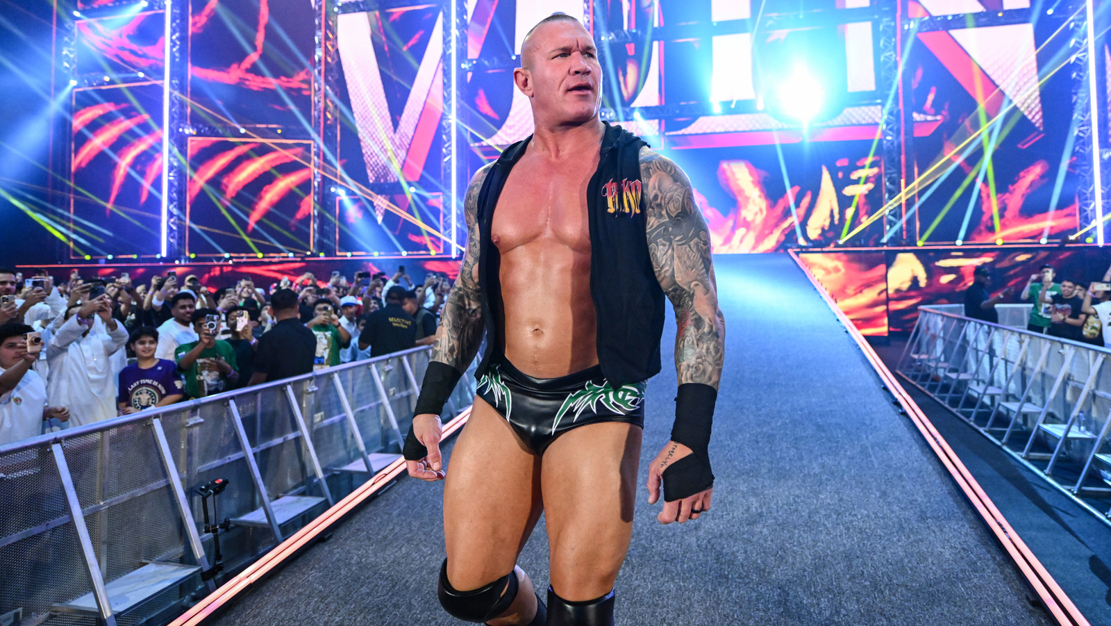 El ex campeón de la WWE regresa en SmackDown, establece SNME Match vs. Randy Orton
