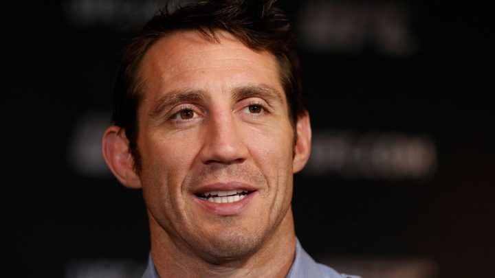 El luchador retirado de UFC Tim Kennedy se disculpa después de admitir que mentir sobre el galardón militar