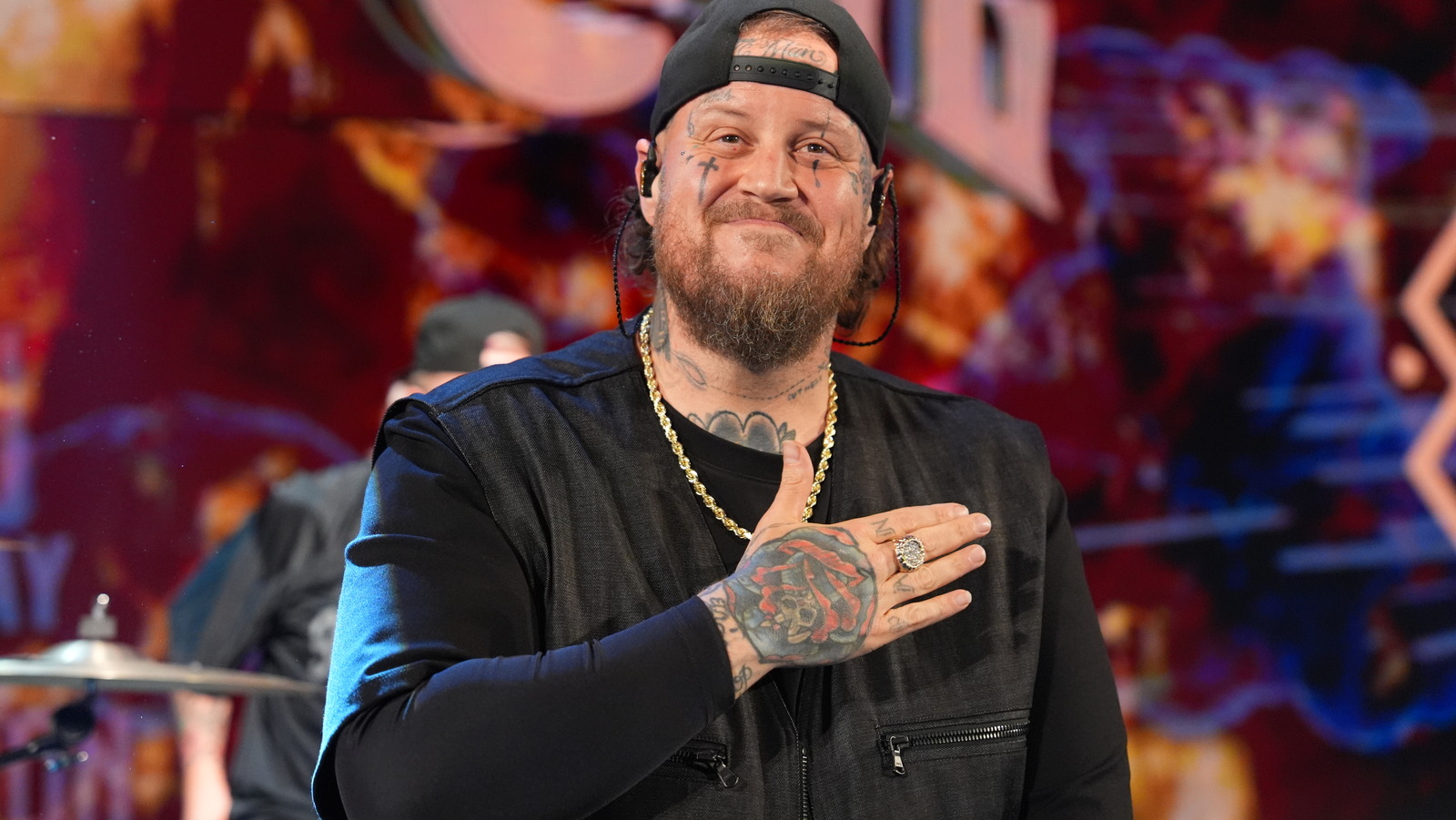 Jelly Roll lleva a Drew McIntyre Finisher después de ayudar a Randy Orton a ganar el partido WWE Snme