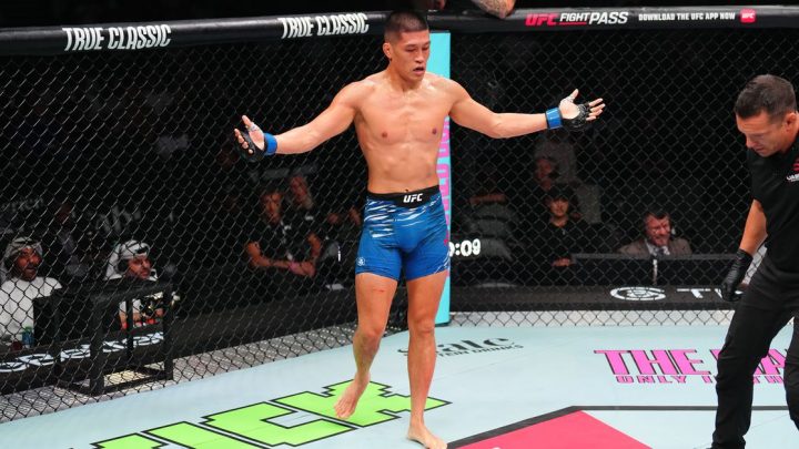 Jon Anik critica al árbitro por no detener la brutal lucha de UFC Abu Dhabi antes, sugiere una regla de 5-Knockdown
