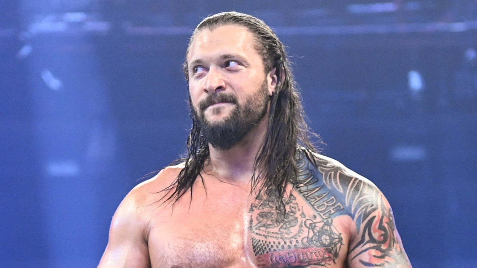 La estrella de la WWE, Karrion Kross, explica por qué no se frustra cuando las cosas no salen bien