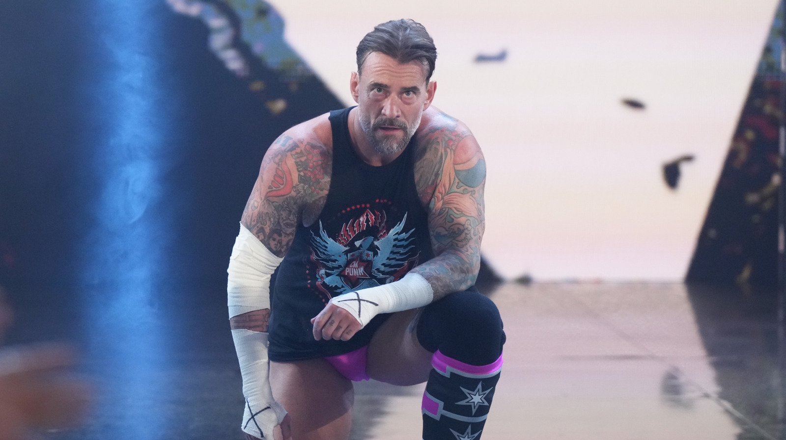 La estrella impactante hace la salvación después de que CM Punk gana el agotador WWE Raw Gauntlet Match