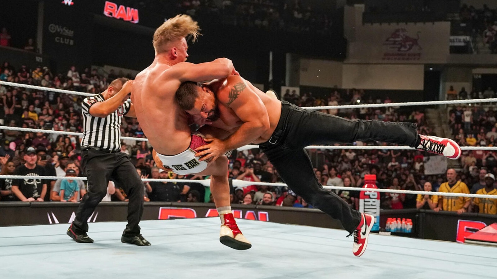 La ex estrella de ECW, Rhyno, ofrece su opinión sobre la lanza de Bron Breakker en WWE