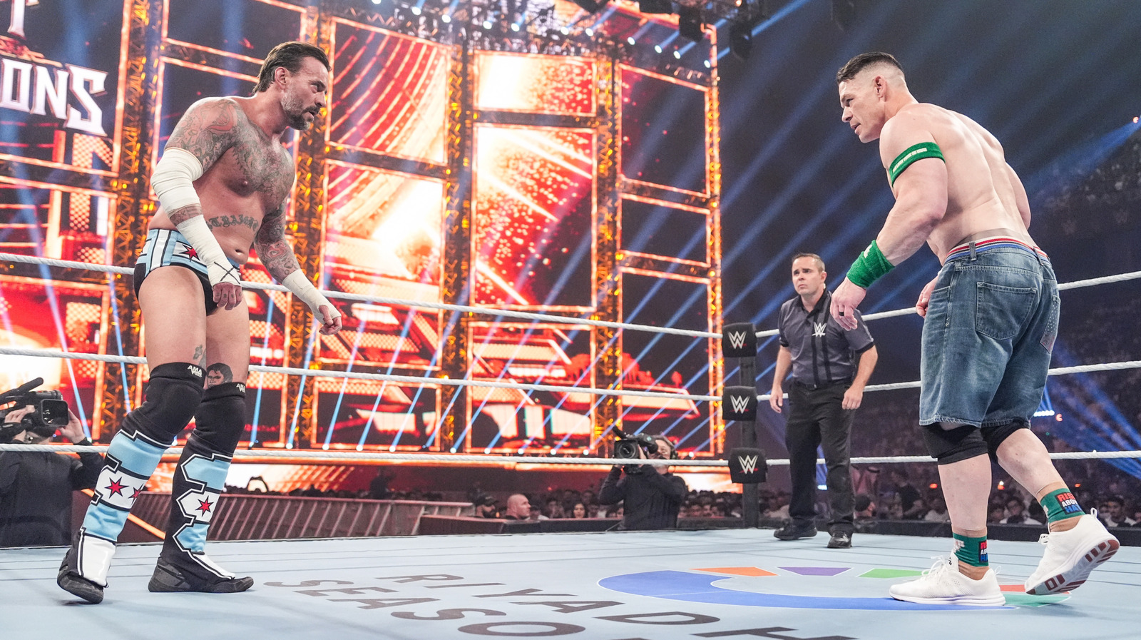 Mark Henry 'Burned Up Riendo' durante este momento de la Noche de Campeones de la WWE