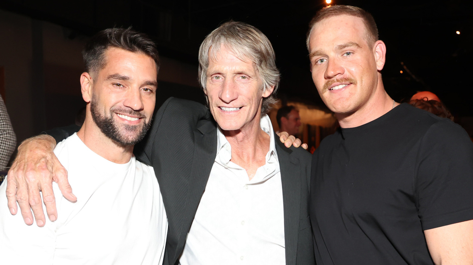 Marshall von Erich mira hacia atrás en AEW All en la aparición de 2025