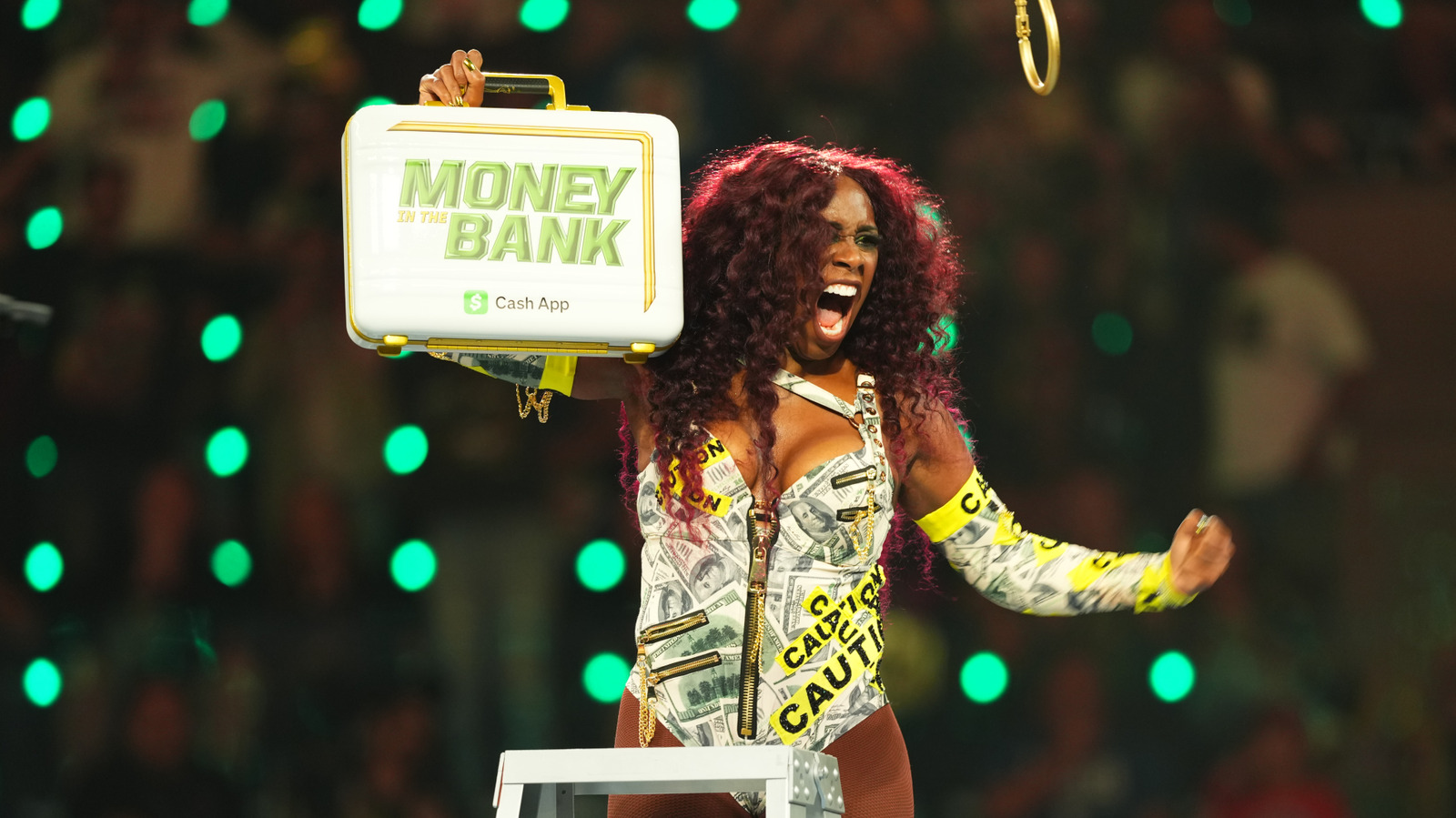 Naomi se ríe por última vez de la evolución de la WWE, cobra en MITB para capturar el título mundial de las mujeres