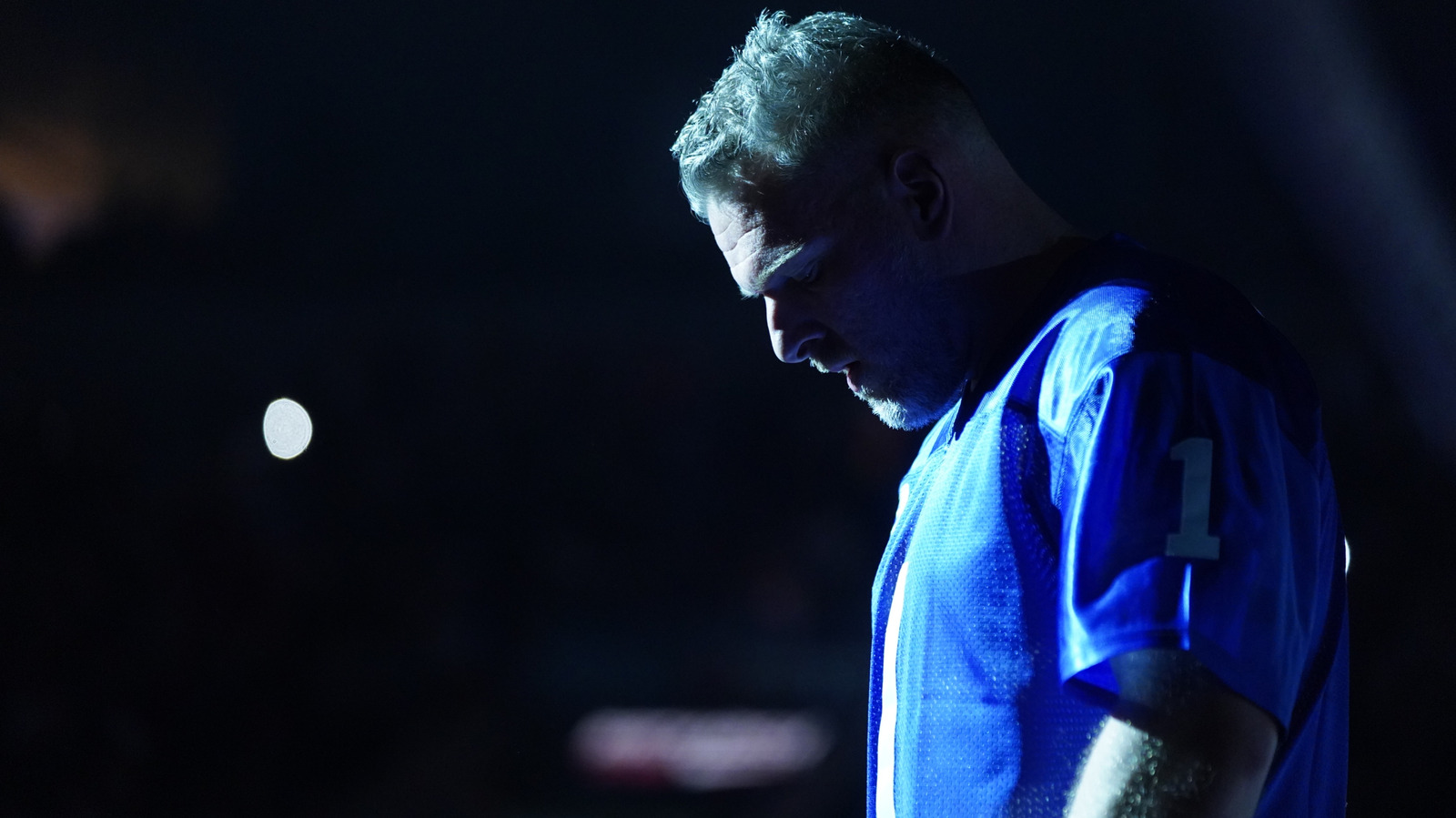 Pat McAfee se dirige y explica la ausencia de la WWE