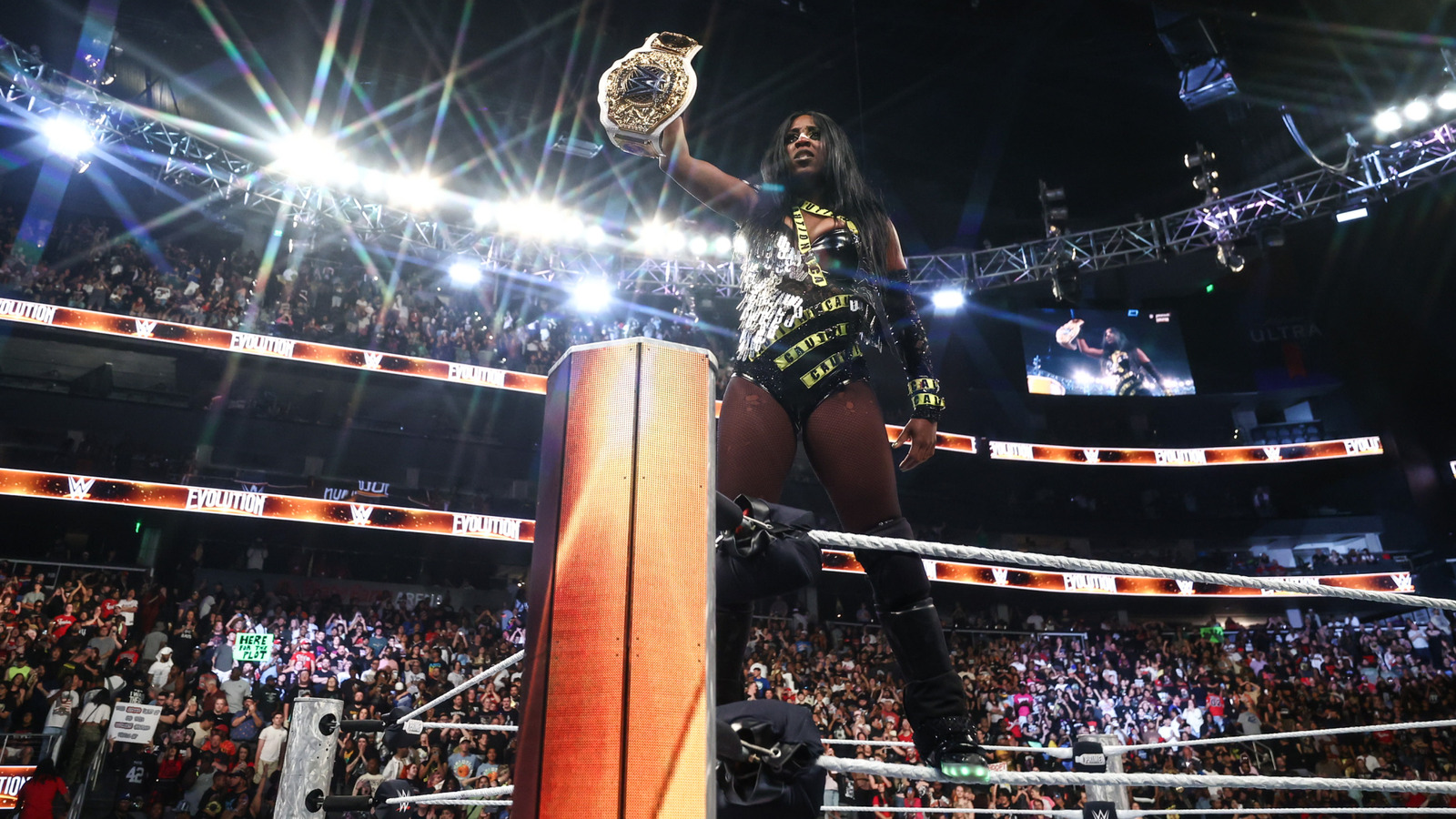 Resultados de WWE RAW 7/14 - Título de peso pesado Mundial Los contendientes número uno coinciden, Naomi aparece y más