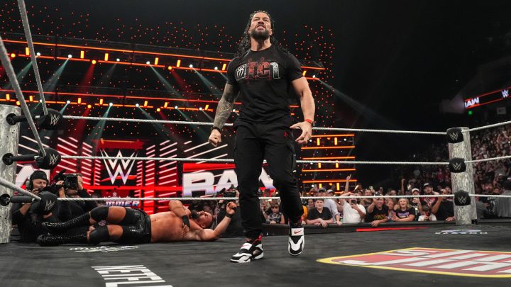 Resultados de WWE RAW 7/21 - Aparece Roman Reigns & CM Punk, Campeonato de equipo de etiqueta femenino en la línea