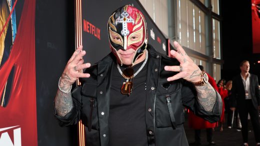 Rey Mysterio se abre para recuperar la máscara al firmar con WWE