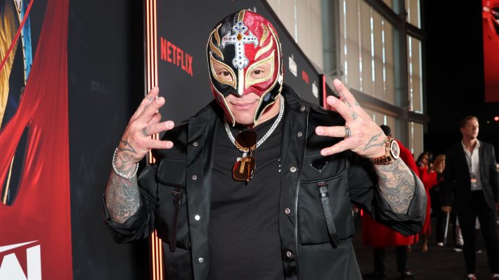 Rey Mysterio se abre para recuperar la máscara al firmar con WWE