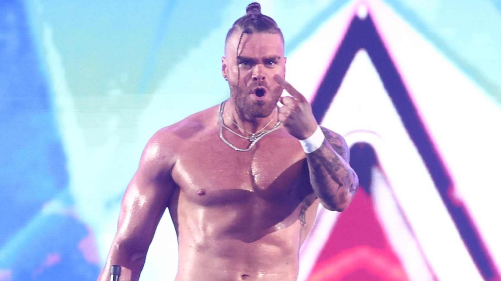 Según los informes, Gunns salió del torneo de contendiente de título de una etiqueta debido a la lesión de Colten