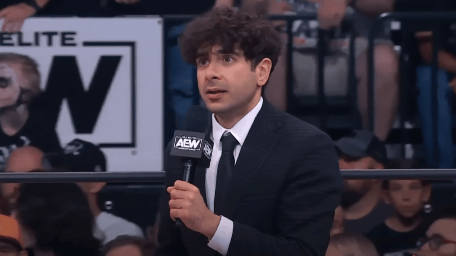 Tony Khan retrocede el cambio de título de AEW TNT de último minuto