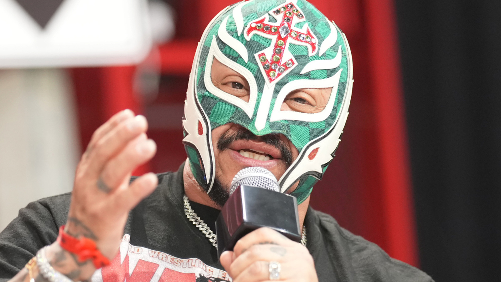 WWE Hall of Famer Rey Mysterio Detalles First Wrestling Ring Nombres