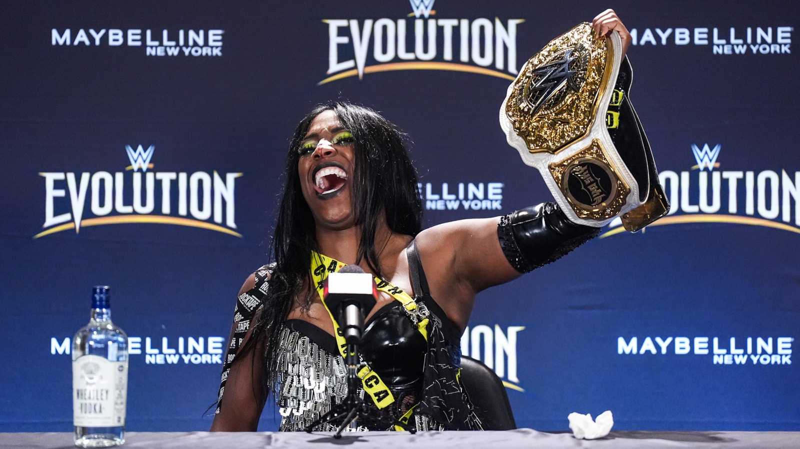 WWE Hofer Rikishi detalla cómo quiere que se vaya la jubilación de naomi