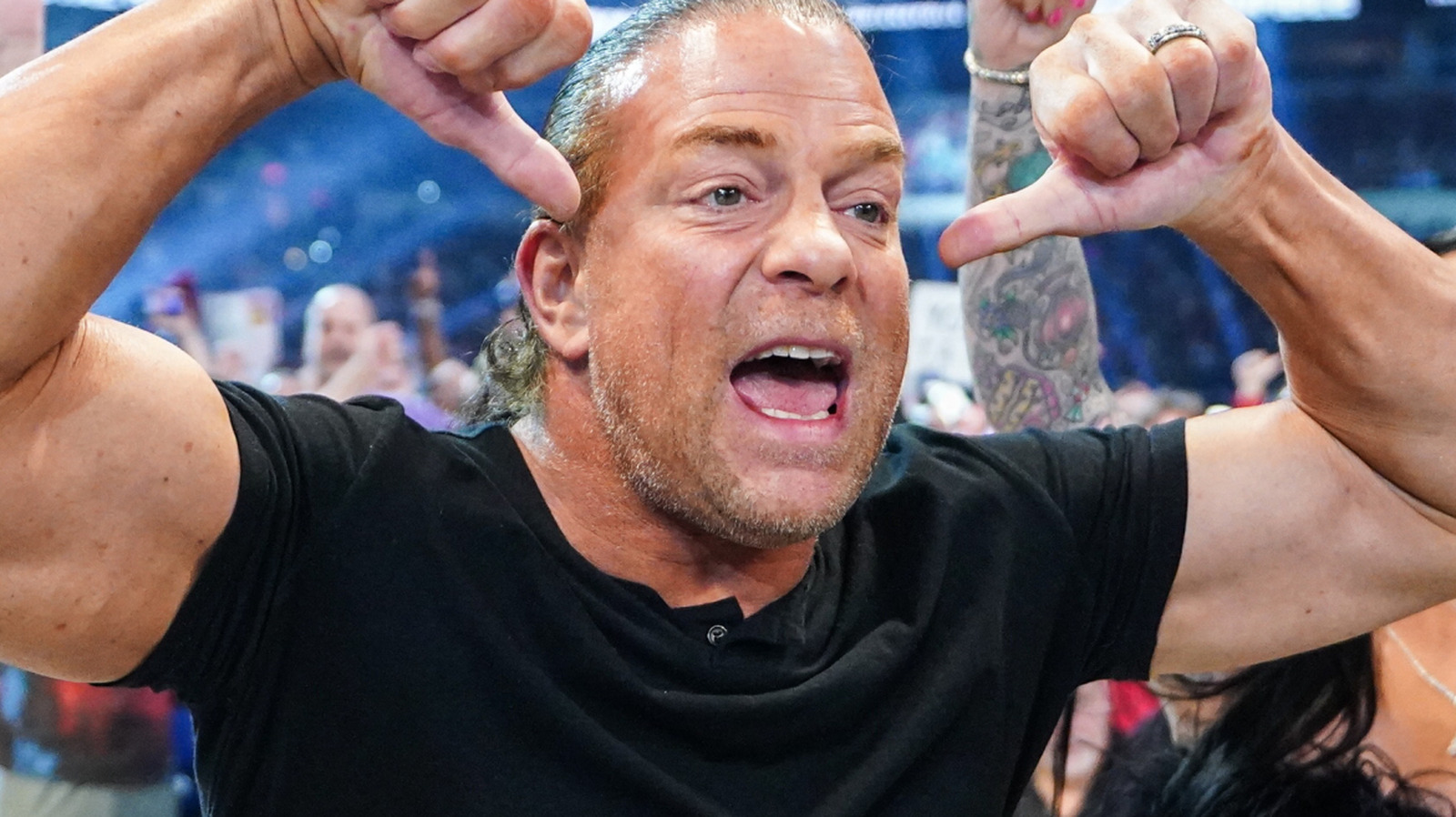 El miembro del Salón de la Fama de la WWE, Rob Van Dam, se burla de la situación interesante de la situación de Raja Jackson
