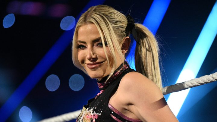 Alexa Bliss atribuye el culturismo por ayudarla a lidiar con el trastorno alimentario