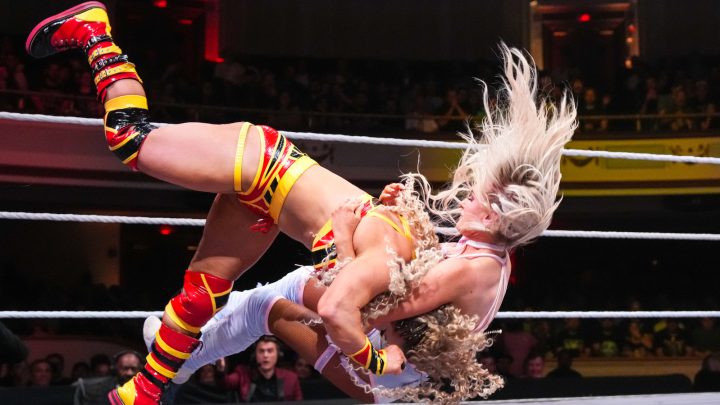 Blake Monroe vs. Kelani Jordan, Lexis King en un partido de los ojos vendados
