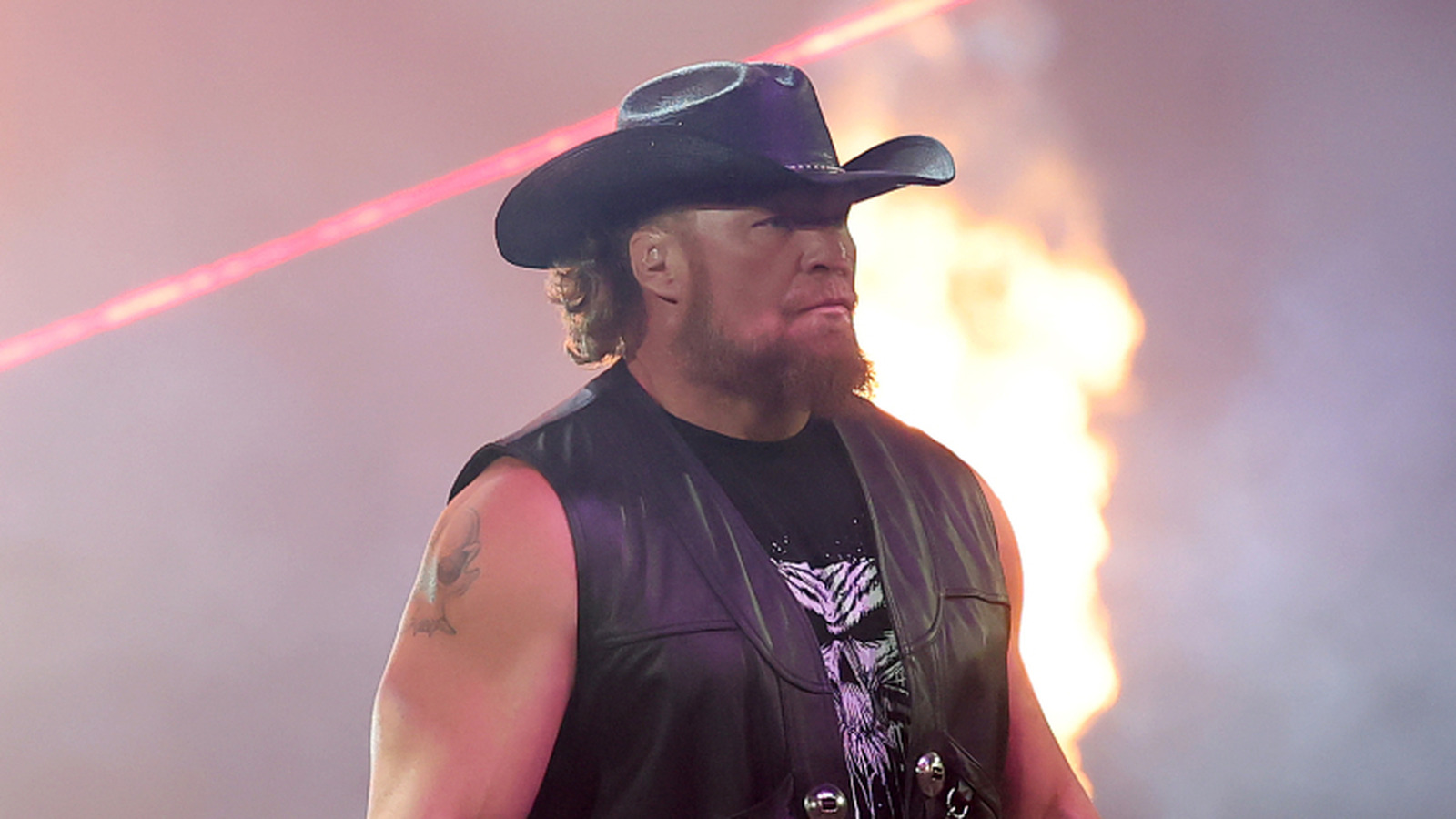 Brock Lesnar sopla a los fanáticos en SummerSlam 2025