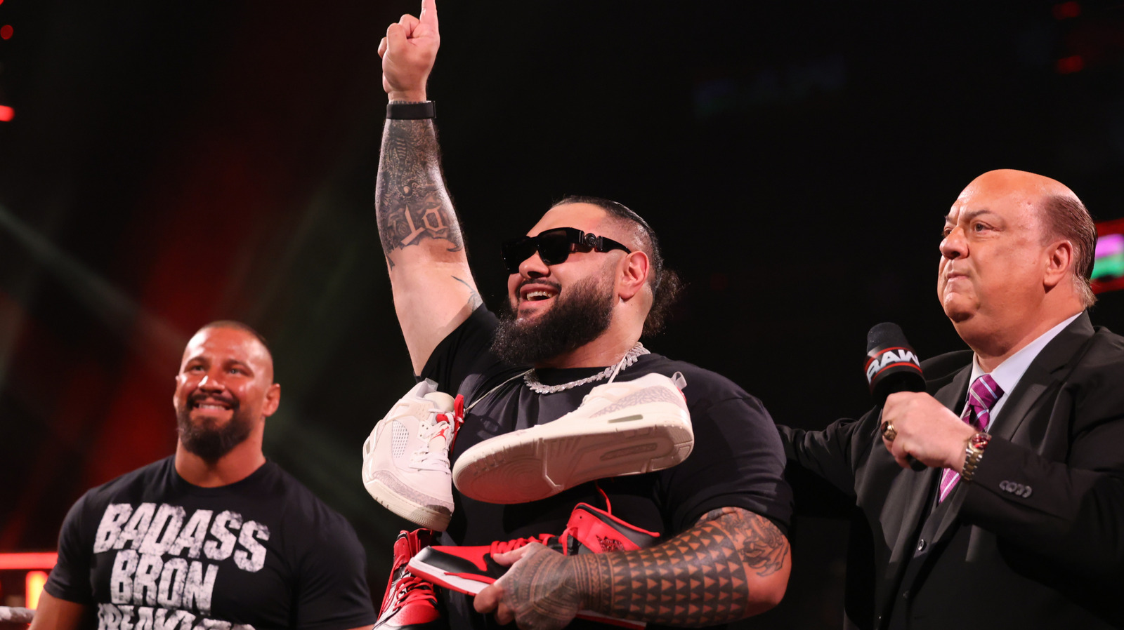 Bronson Reed de WWE no tiene planes de dejar de robar zapatos